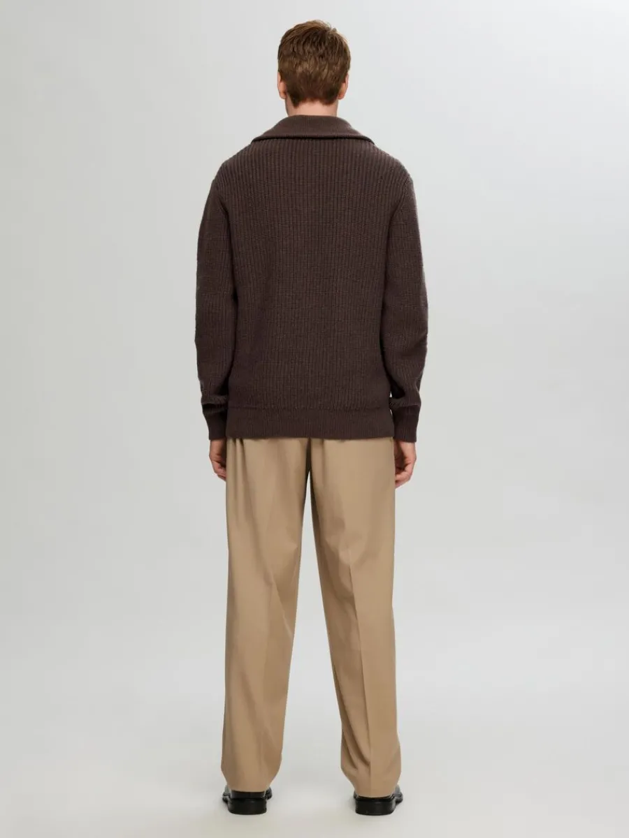 stickad_trja_med_halvlngt_5-3.webp SELECTED STICKAD TRÖJA MED HALVLÅNGT BLIXTLÅS Brown Fashion