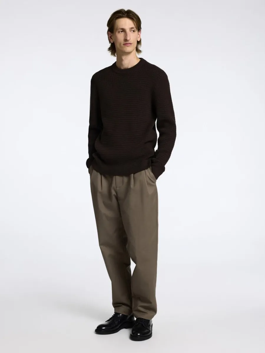 strukturerad_rundringad_t_0-1.webp SELECTED STRUKTURERAD RUNDRINGAD TRÖJA Brown Discount