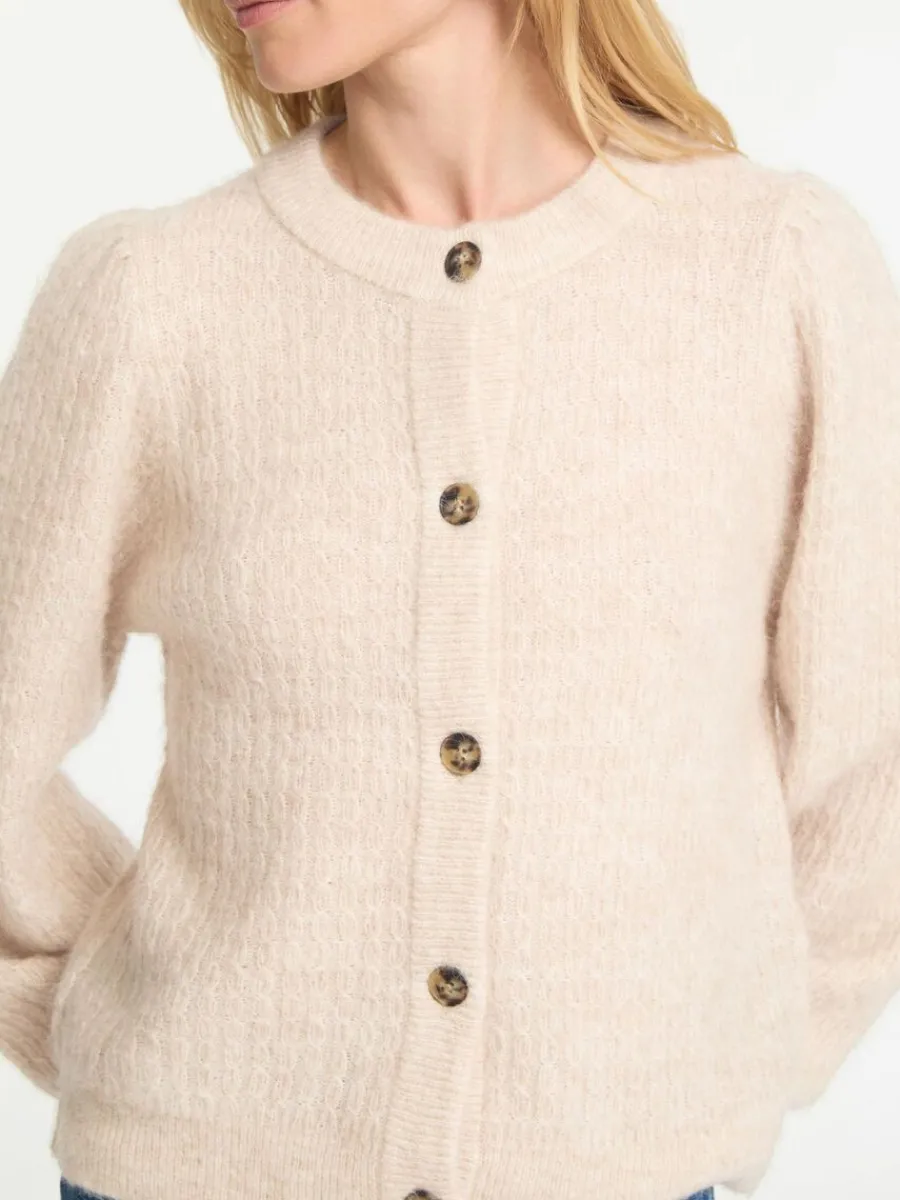 strukturerad_stickad_koft_3-3.webp SELECTED STRUKTURERAD STICKAD KOFTA Beige Best
