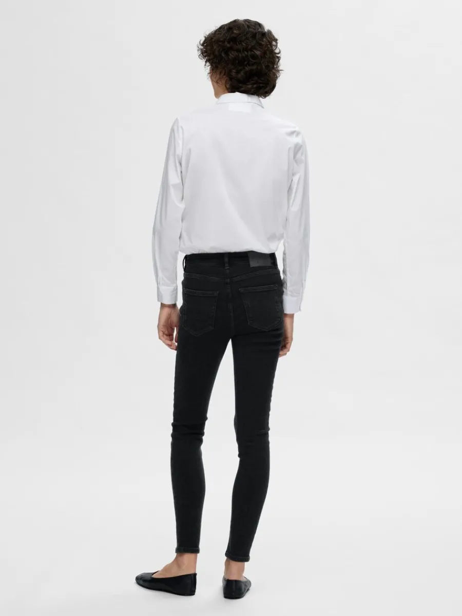 svarta_skinny_fitjeans_4.webp SELECTED SVARTA SKINNY FIT-JEANS Black Shop