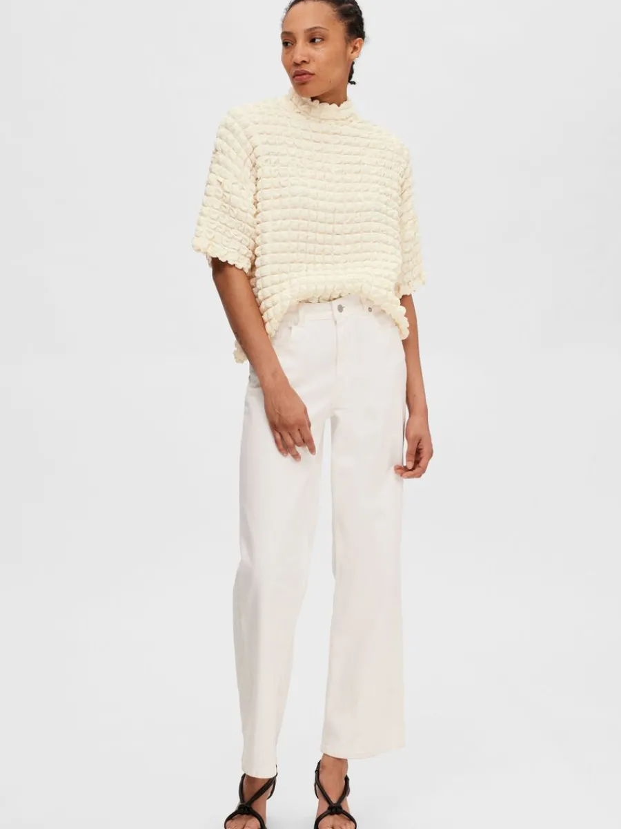 texturerad_kortrmad_topp_2-1.webp SELECTED TEXTURERAD KORTÄRMAD TOPP White Shop
