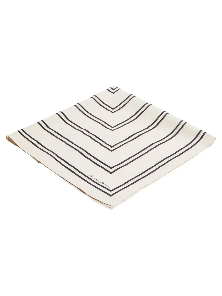 tryckta_halsduk_0.webp SELECTED TRYCKTA HALSDUK Beige Hot