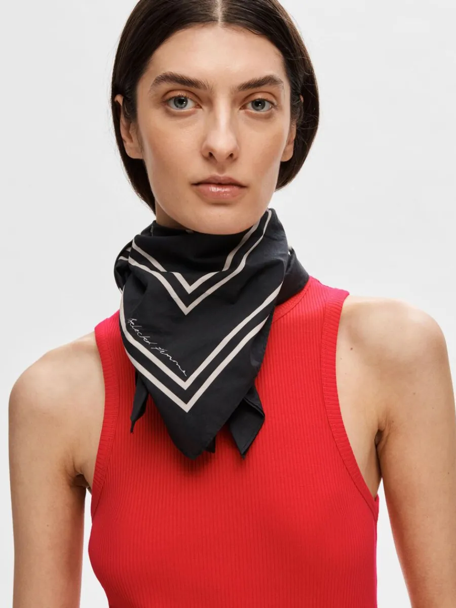 tryckta_halsduk_2-1.webp SELECTED TRYCKTA HALSDUK Black Cheap