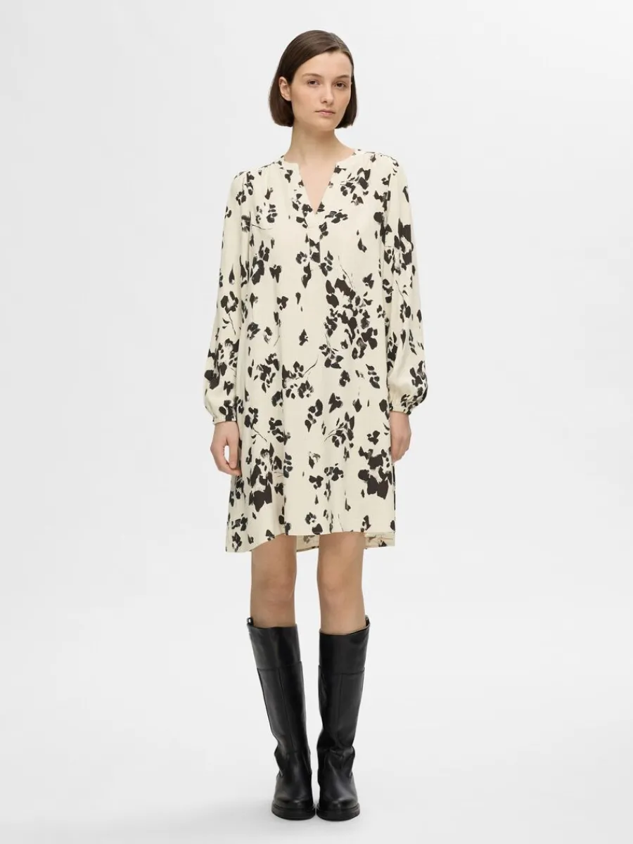 tryckta_kort_klnning_1-5.webp SELECTED TRYCKTA KORT KLÄNNING Beige Cheap