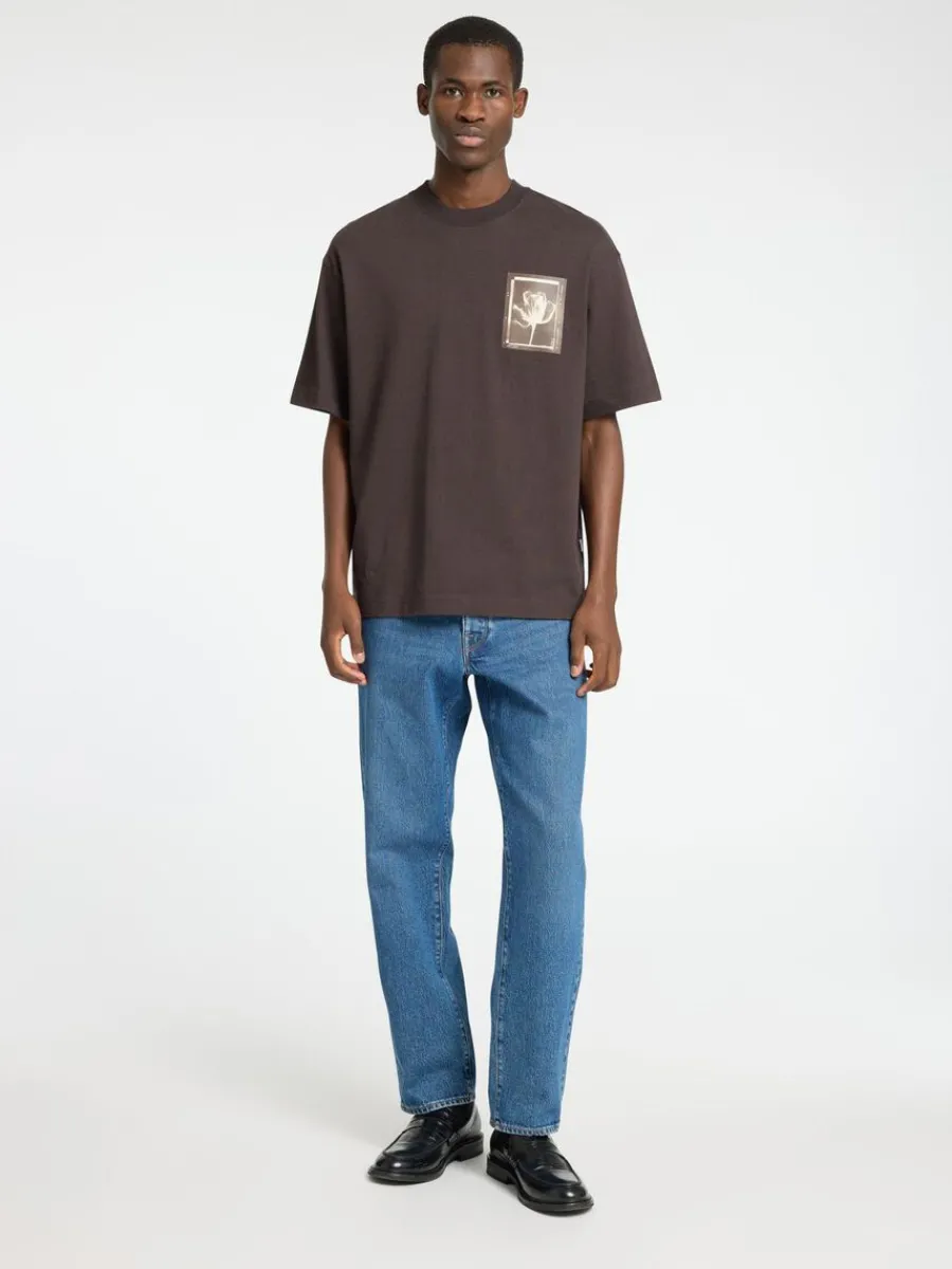 tryckta_rundringad_tshirt_1-1.webp SELECTED TRYCKTA RUNDRINGAD T-SHIRT Brown Flash Sale