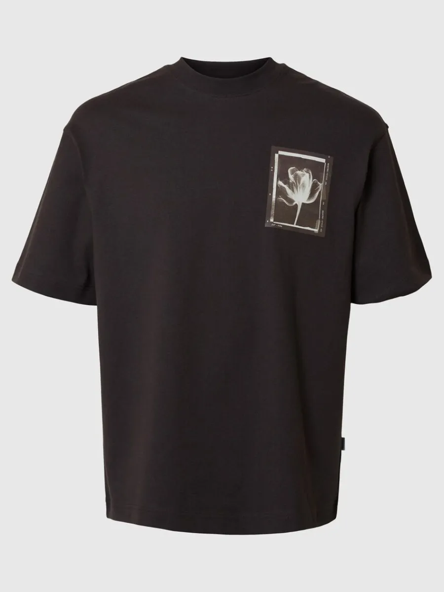 tryckta_rundringad_tshirt_5.webp SELECTED TRYCKTA RUNDRINGAD T-SHIRT Brown Flash Sale