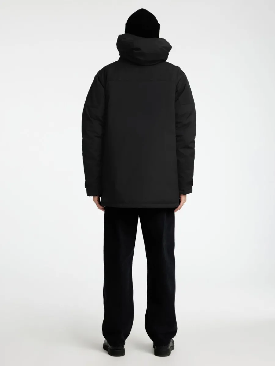 vadderad_parkas_1.webp SELECTED VADDERAD PARKAS Black Clearance