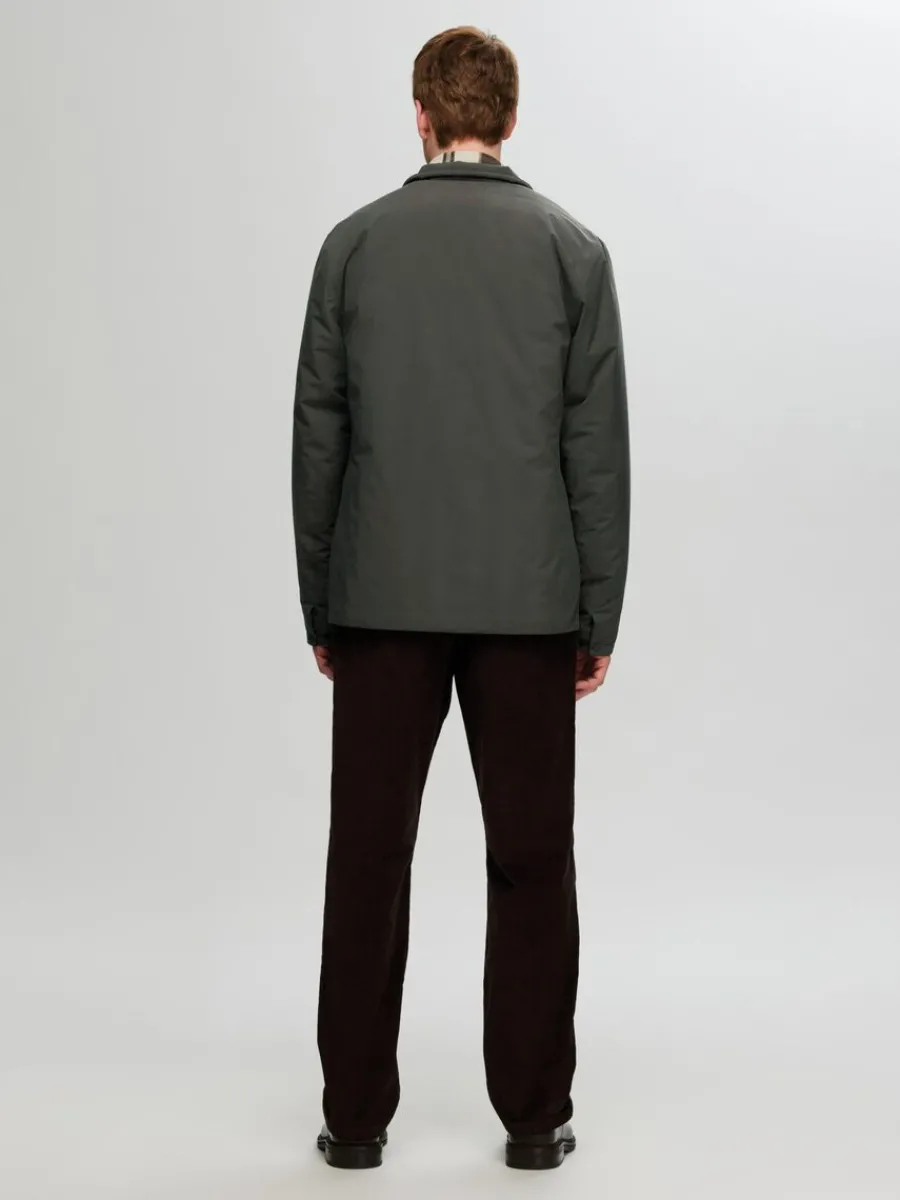 vattenavvisande_ltt_jacka_1.webp SELECTED VATTENAVVISANDE LÄTT JACKA Green Shop