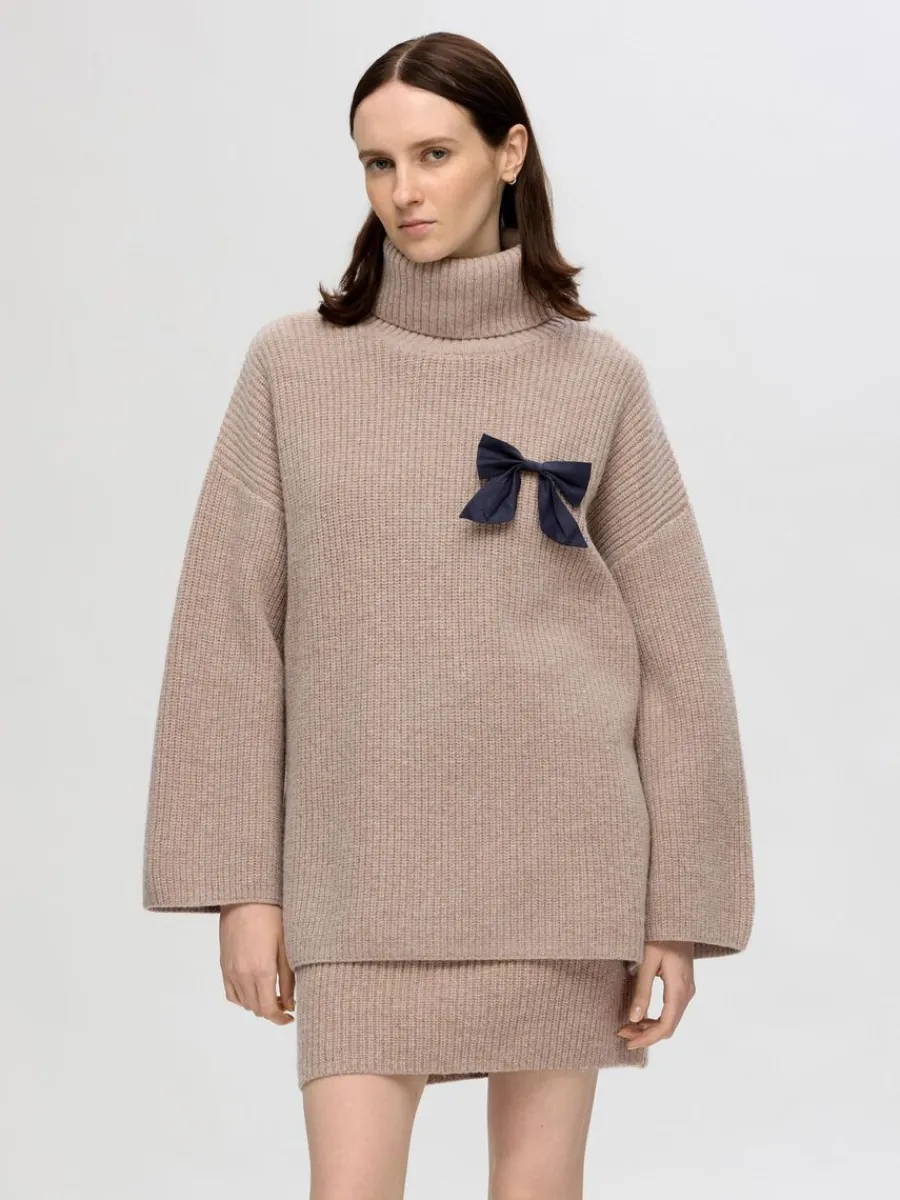 verdimensionerad_polokrag_0.webp SELECTED ÖVERDIMENSIONERAD POLOKRAGE TRÖJA Brown Sale