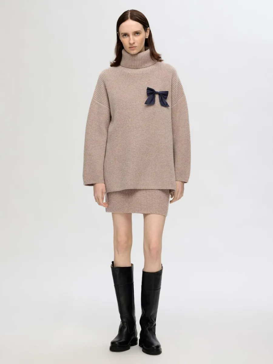 verdimensionerad_polokrag_1.webp SELECTED ÖVERDIMENSIONERAD POLOKRAGE TRÖJA Brown Sale