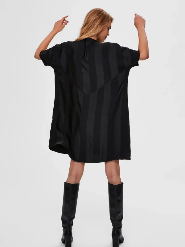 SELECTED ÖVERDIMENSIONERAD SATIN KORT KLÄNNING Black Hot