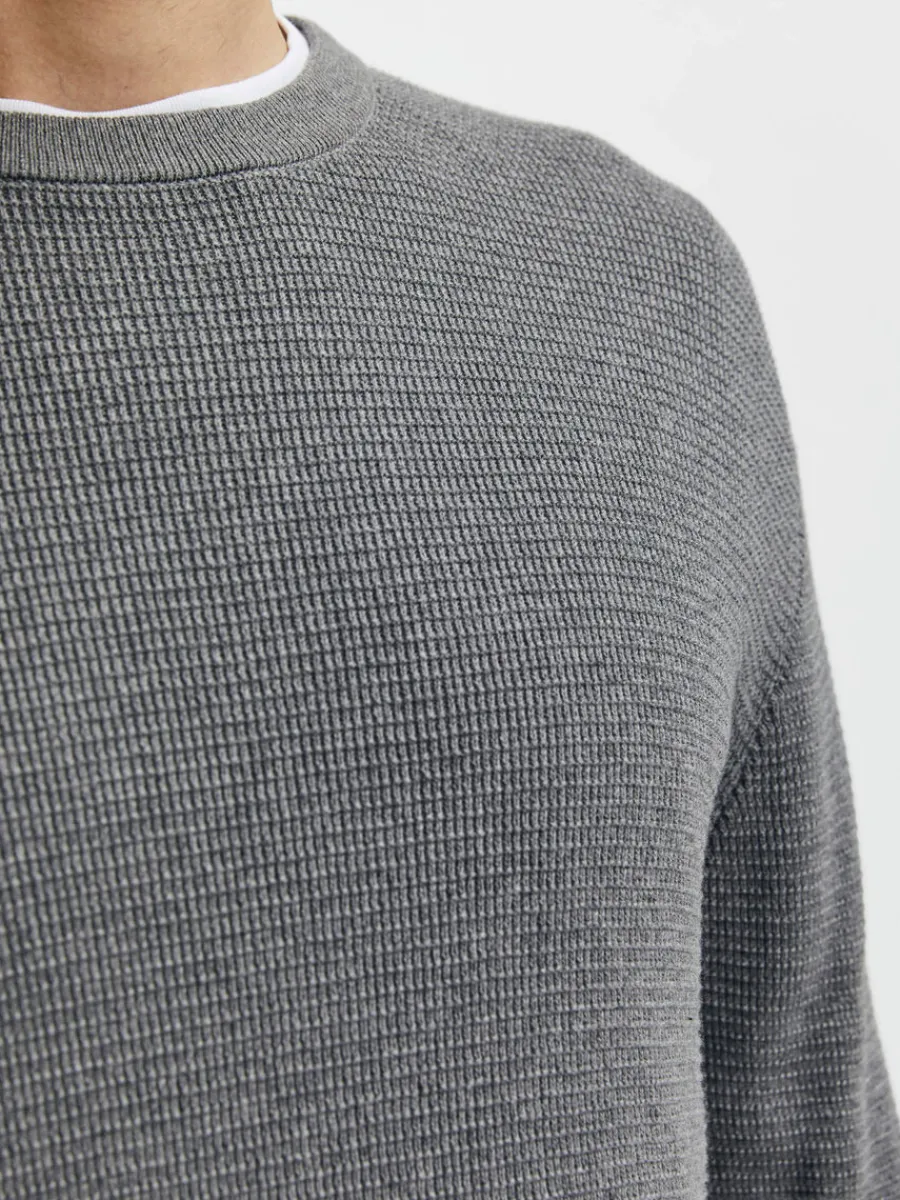vffelstickning_trja_3.webp SELECTED VÅFFELSTICKNING TRÖJA Grey Store