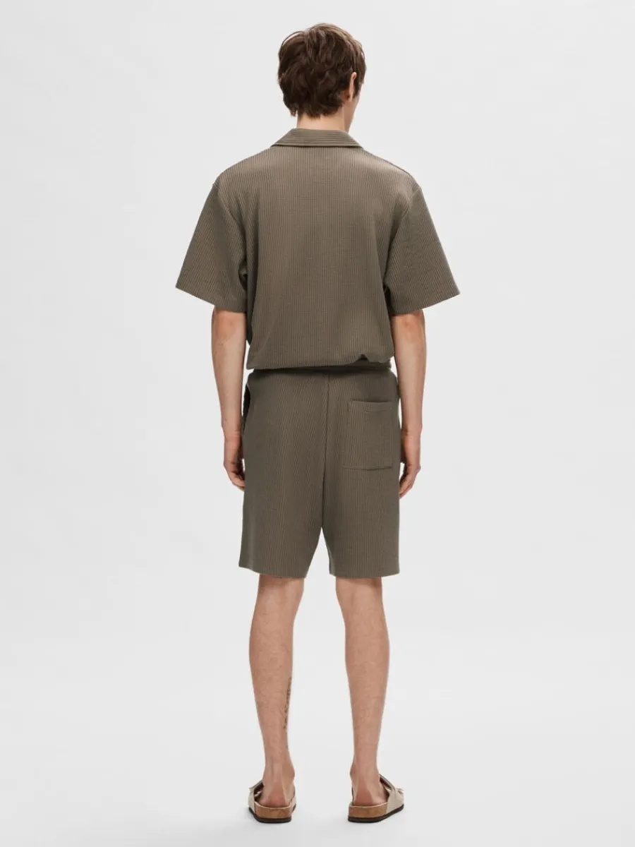 vfflad_shorts_1-2.webp SELECTED VÅFFLAD SHORTS Brown Online