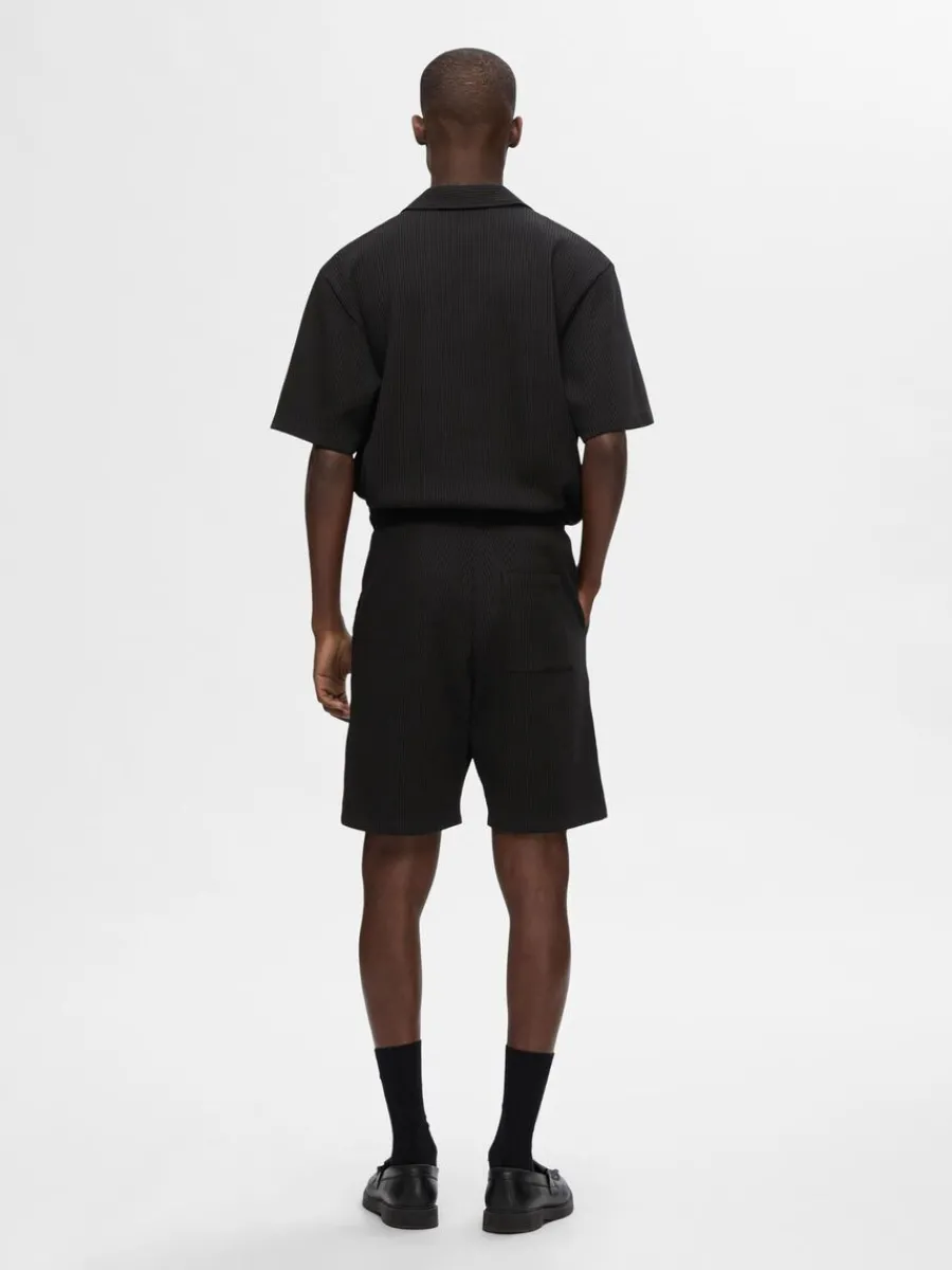 vfflad_shorts_1.webp SELECTED VÅFFLAD SHORTS Black Online