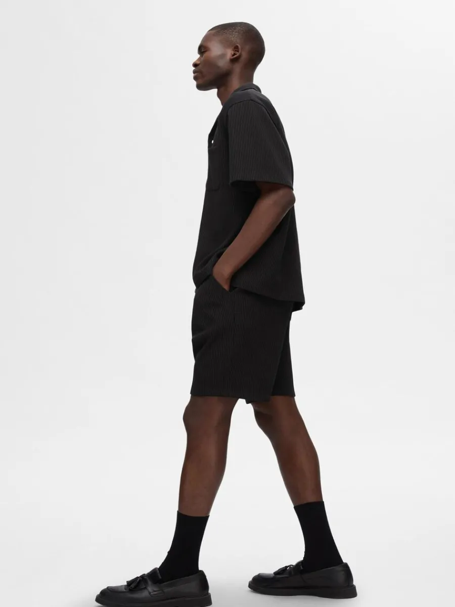 vfflad_shorts_3.webp SELECTED VÅFFLAD SHORTS Black Online