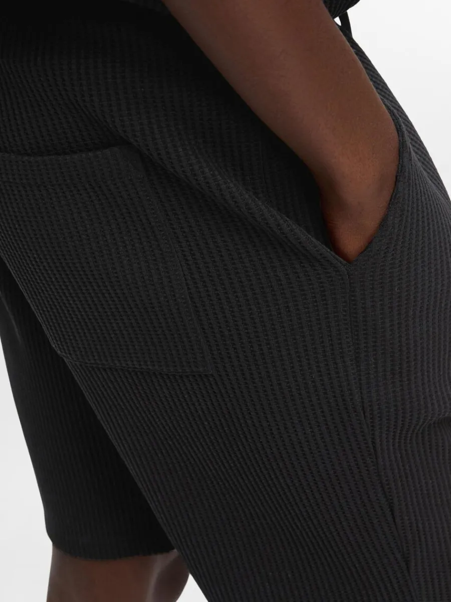 vfflad_shorts_5.webp SELECTED VÅFFLAD SHORTS Black Online