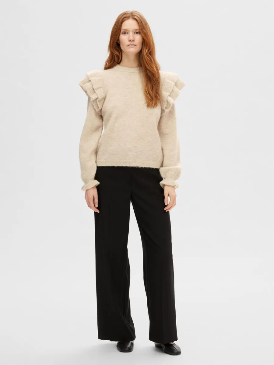 volangprydd_trja_1-3.webp SELECTED VOLANGPRYDD TRÖJA Beige Sale