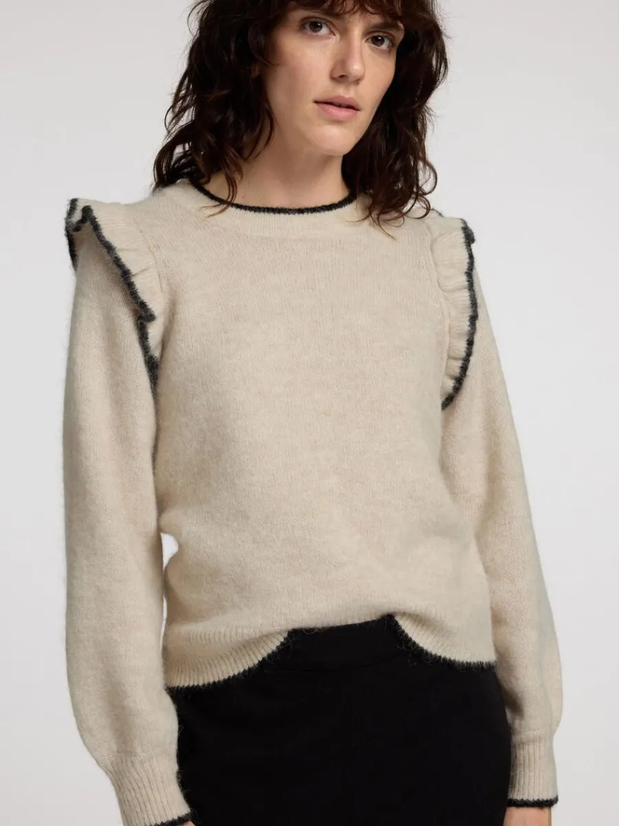 volangprydd_trja_3.webp SELECTED VOLANGPRYDD TRÖJA Beige Clearance