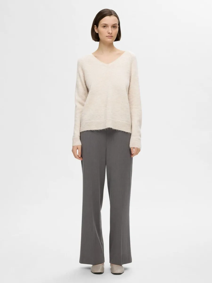 vringning_stickad_trja_1-6.webp SELECTED V-RINGNING STICKAD TRÖJA Beige Best Sale