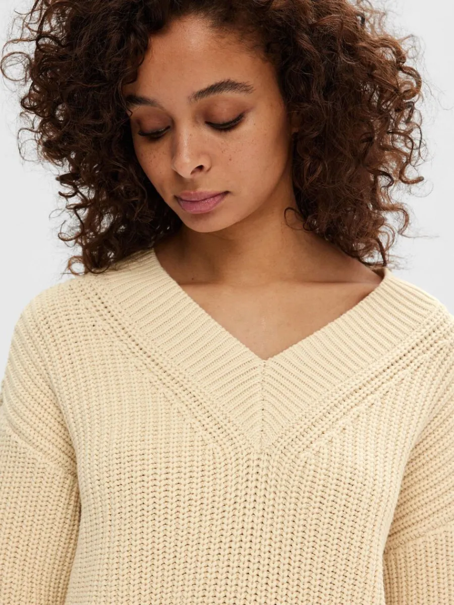 vringning_stickad_trja_3-11.webp SELECTED V-RINGNING STICKAD TRÖJA Beige Cheap
