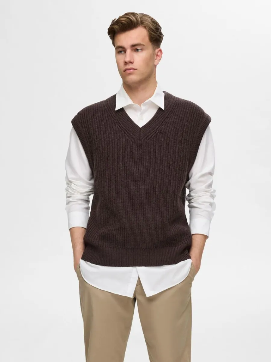 vringning_stickad_vst_0-1.webp SELECTED V-RINGNING STICKAD VÄST Brown Best Sale